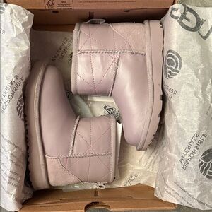 💜UGG Classic Mini Pearlized Boots - Lilac w/ pink stitching
